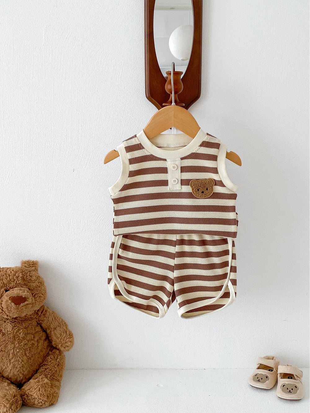 Randigt sommarset med linne och shorts med björn – Baby Småbarn, Brun/Svart/Röd/Grå, Storlek 0–3 år More For Mini