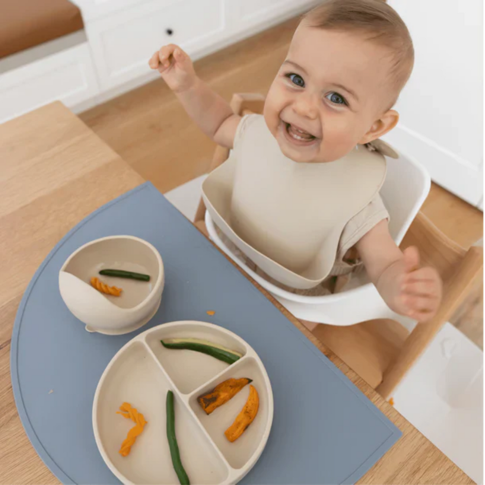 EasyBite Barnmatsset – Sugkoppsfat & bestick för självständigt ätande utan spill More For Mini