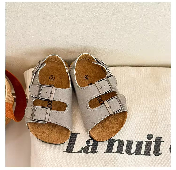 Off-White Barnsandaler – Storlek 22–30 | Bekväma & Lättviktiga | Stabil Fotbädd & Halksäker Sula More For Mini