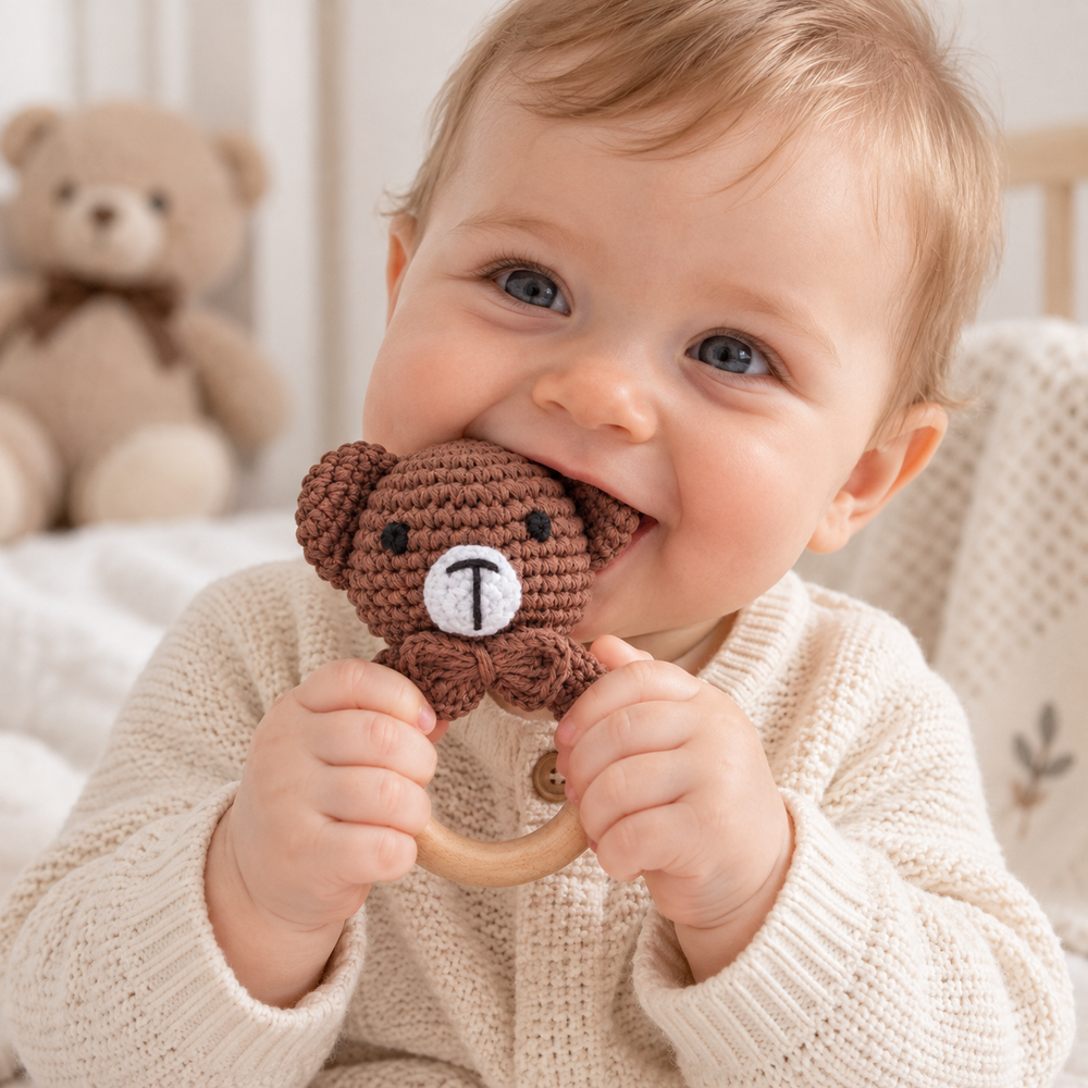 Virkad skallra med träring djurfigur – mjukt textil, lätt att greppa | babyleksak present