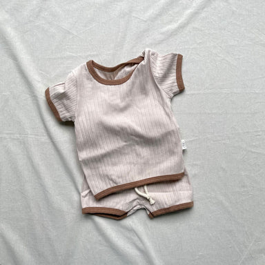 Aureli Mjukt Ribbat Lounge-set – Baby & Småbarn 0–3 år Sommarset – T-shirt + Shorts – Beige/Brun – Mjukt & Unisex More For Mini