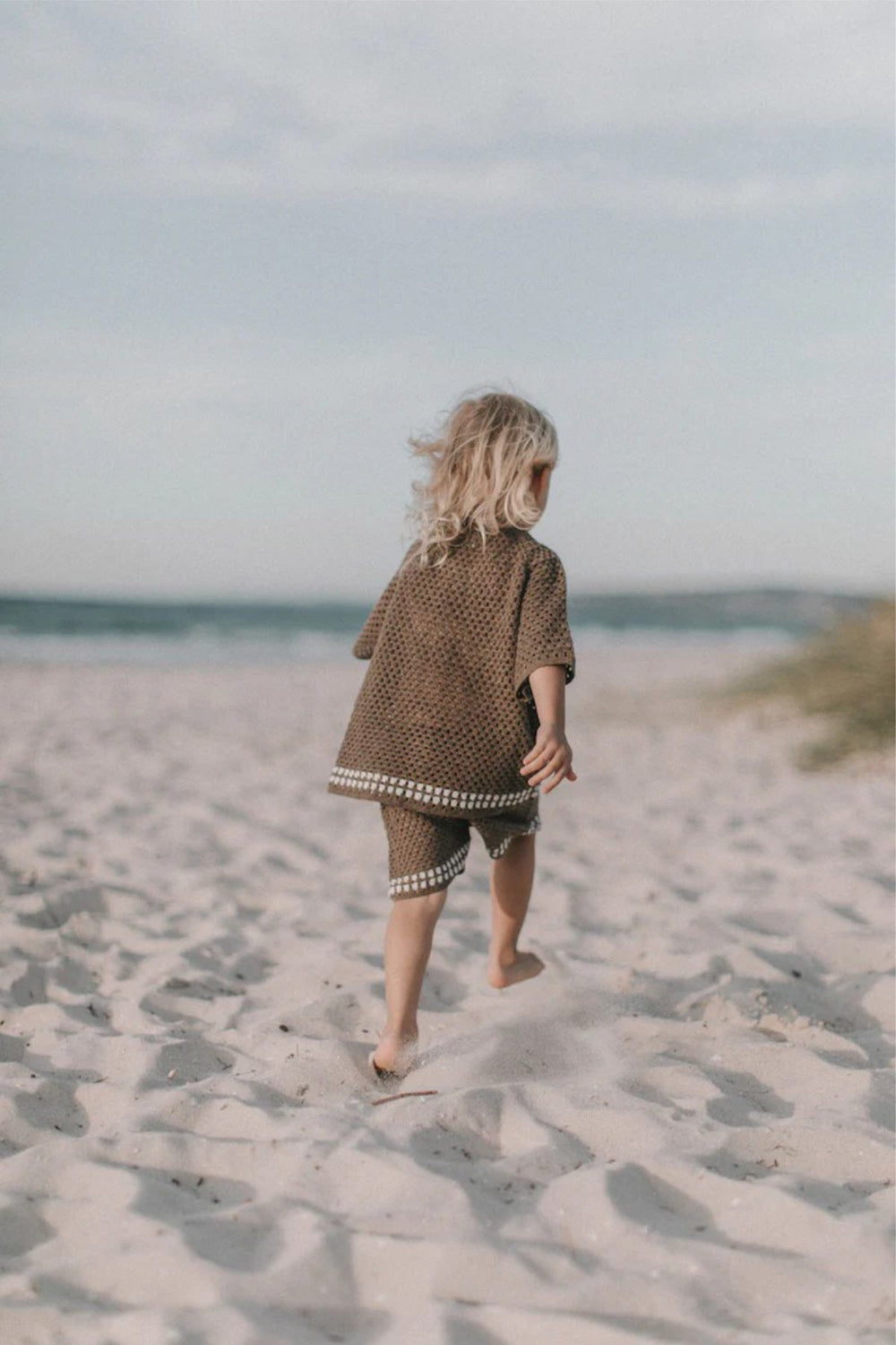 Milo Virkat Babyset – Virkat sommarset med krage och träknappar | Storlek 0–2 år More For Mini