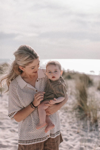 CozyNest Stickad babyromper 0–2 år | Mjuk bomullsblandning & ribbmönster | Bekväma babykläder More For Mini