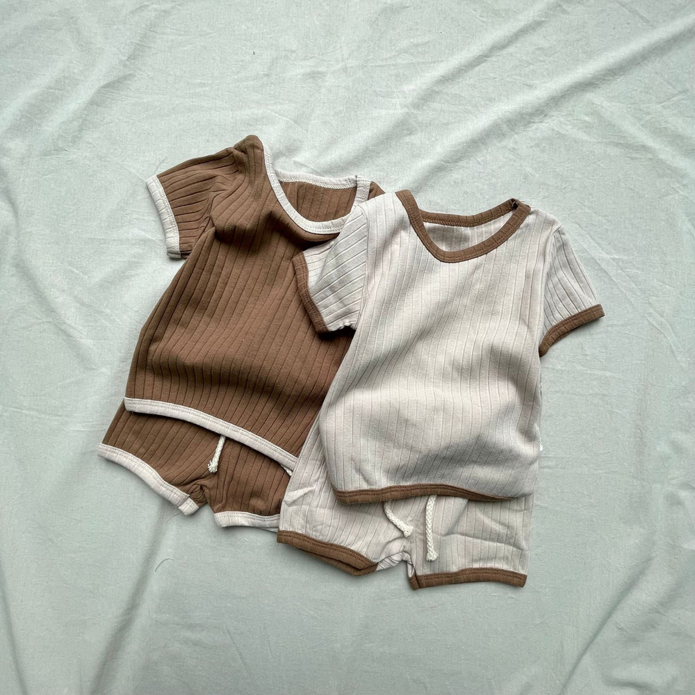 Aureli Mjukt Ribbat Lounge-set – Baby & Småbarn 0–3 år Sommarset – T-shirt + Shorts – Beige/Brun – Mjukt & Unisex More For Mini