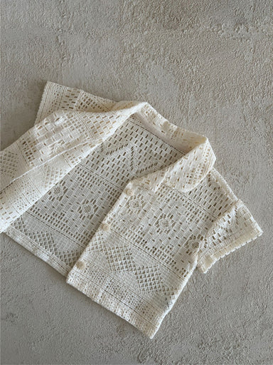 Minette Élise Babyblus i bomull – Virkad spets – 0–3 år – Sommarblus för flicka – Klassisk knäppning More For Mini
