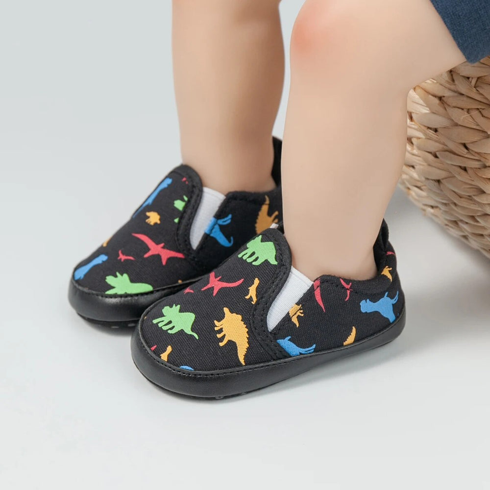 Slip-on-babyskor med halkfri sula – Minoe instegssneakers med dinosaurie och enhörning (0–18 månader) More For Mini