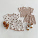 CozyCub Babyset i Ribbat Tyg – Unisex Sommaroutfit med Björntryck | Beige & Brun | 0–3 år MoreForMini