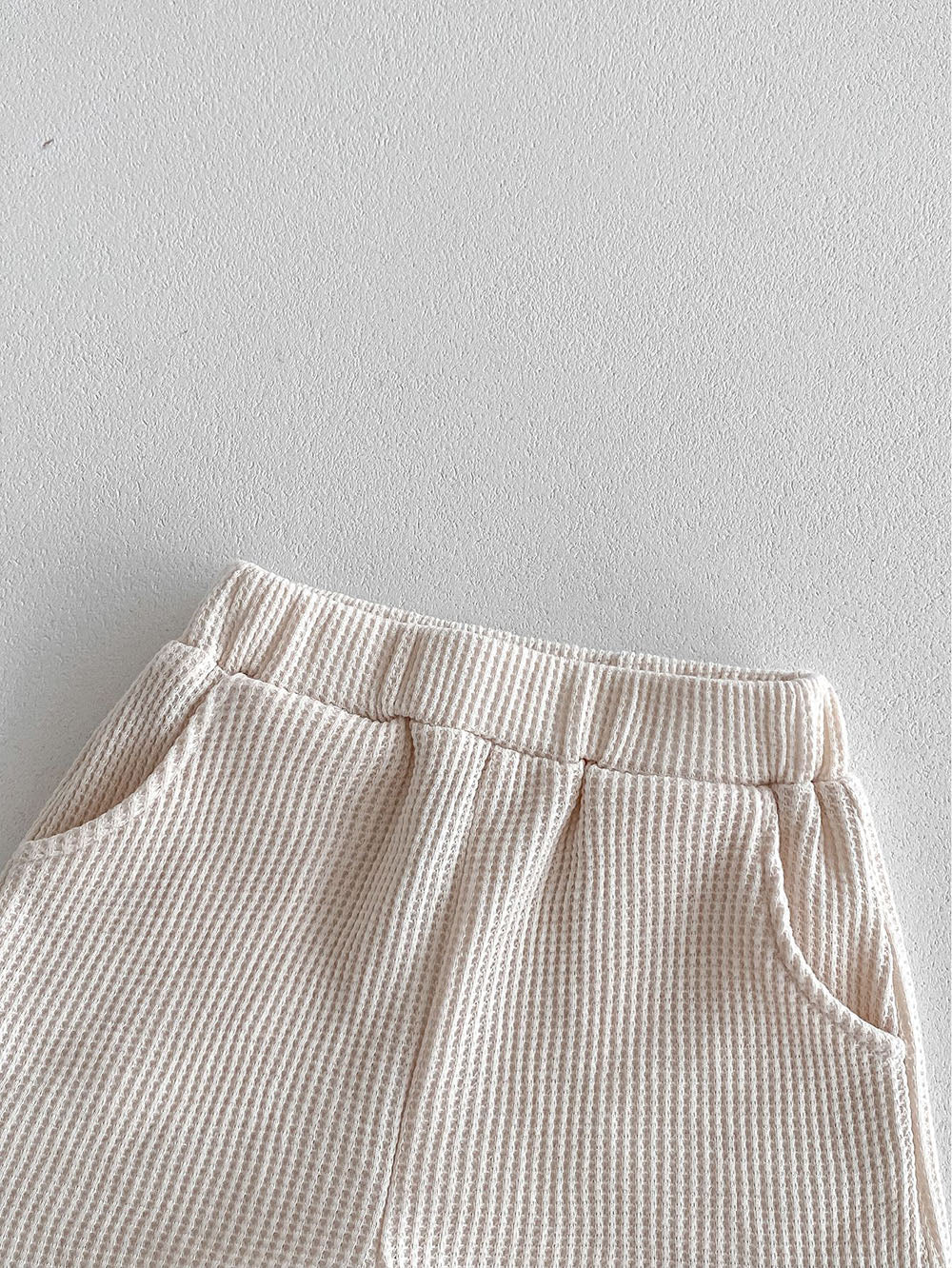 Paris Petit Babyset – Mjuk Sommaroutfit i Ribbat Tyg med Fransk Touch – Unisex | Storlek 0–3 år | More for Mini MoreForMini