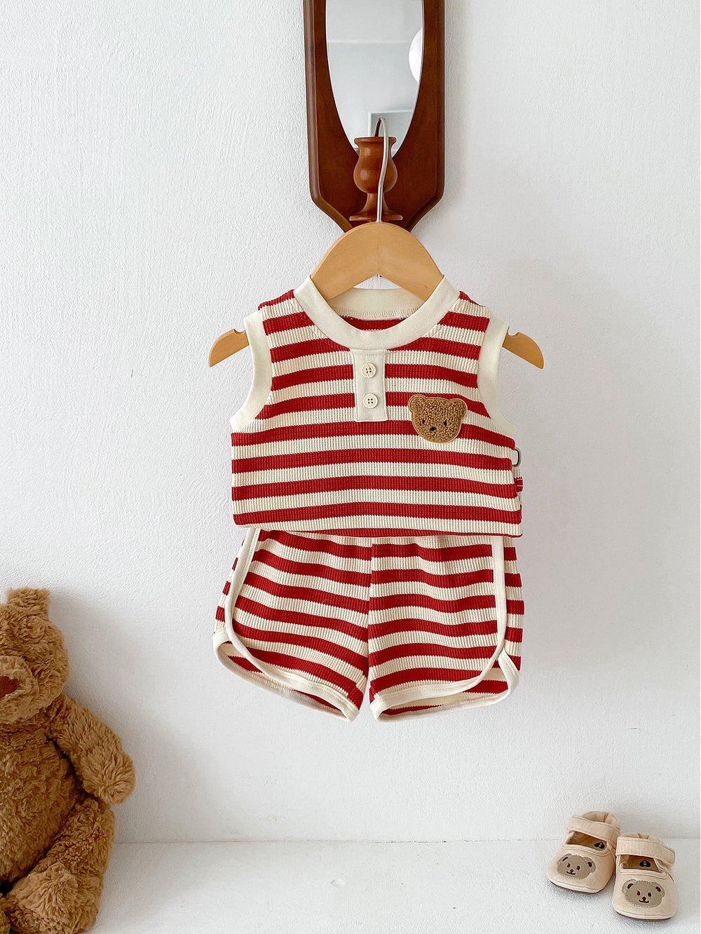 Randigt sommarset med linne och shorts med björn – Baby Småbarn, Brun/Svart/Röd/Grå, Storlek 0–3 år More For Mini