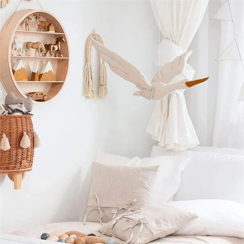 Elegante Hangzwaan Babykamer – Rustgevende Decoratie voor Wieg of Commode More For Mini