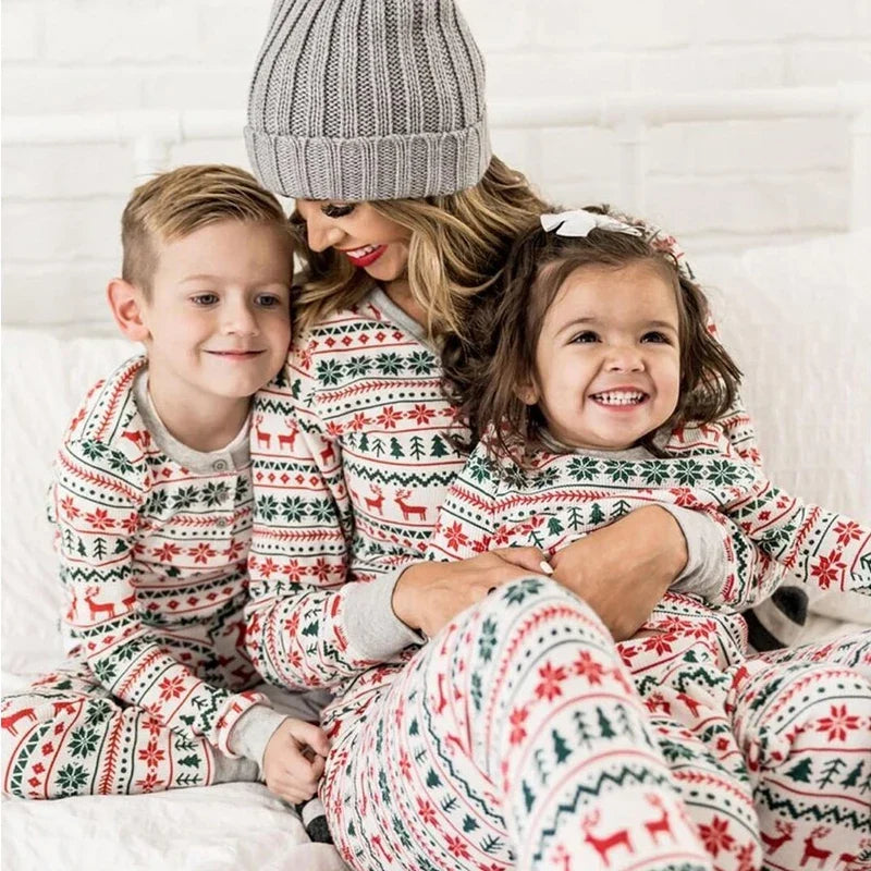 Julpyjamas för hela familjen, tvådelat set i bomullsmix, i baby-, barn-, dam- och herrstorlekar