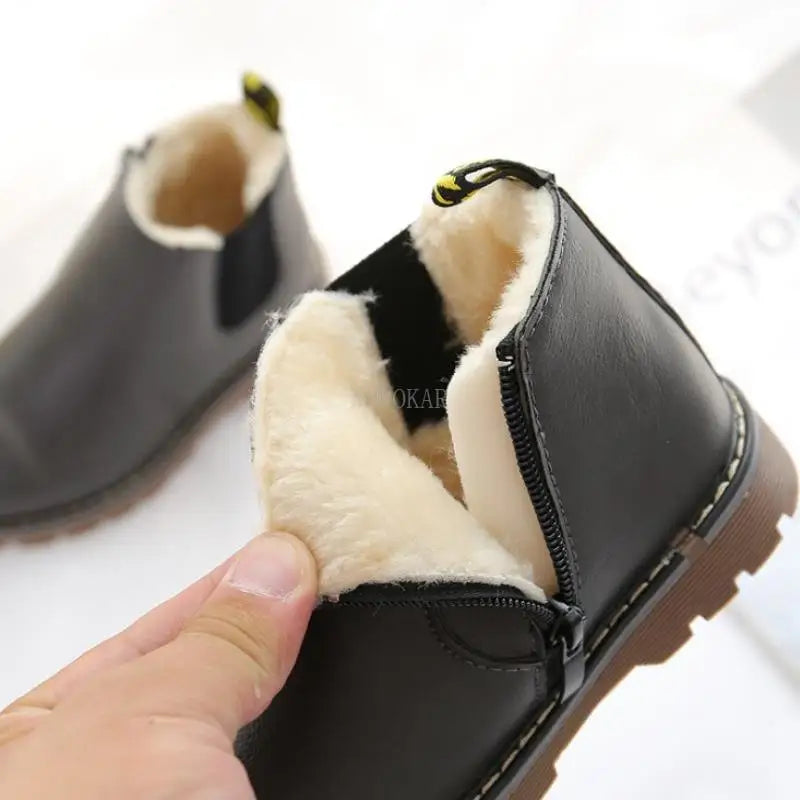 Chelsea boots barn fodrade med sidodragkedja – konstläder, halkskyddad gummisula, resår | barnkängor