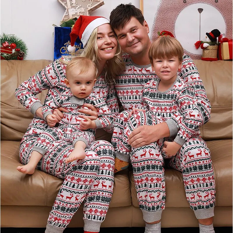 Julpyjamas för hela familjen, tvådelat set i bomullsmix, i baby-, barn-, dam- och herrstorlekar