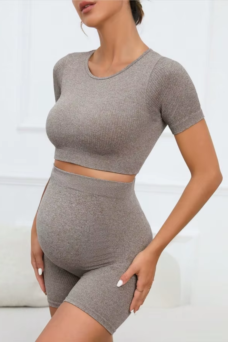ComfortFit Zwangerschapsset – Naadloze Crop Top & Hoge Taille Short voor Ultiem Comfort More For Mini